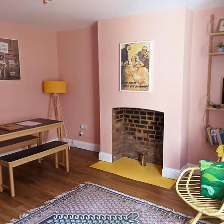Stylish And Colourful Flat Minutes From The Beach Margate Zewnętrze zdjęcie