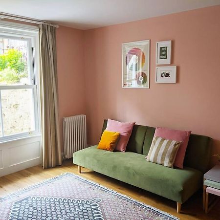 Stylish And Colourful Flat Minutes From The Beach Margate Zewnętrze zdjęcie