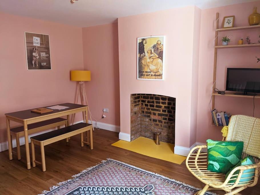 Stylish And Colourful Flat Minutes From The Beach Margate Zewnętrze zdjęcie