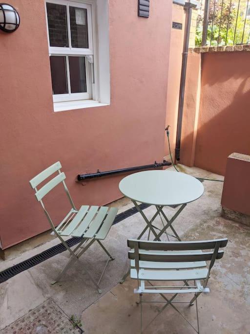 Stylish And Colourful Flat Minutes From The Beach Margate Zewnętrze zdjęcie